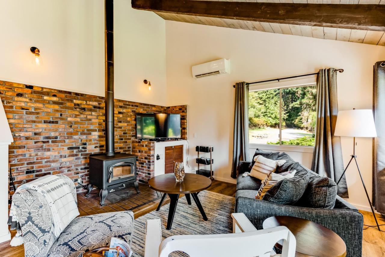 Tall Cedars Cabin By The Water Eastsound Екстериор снимка