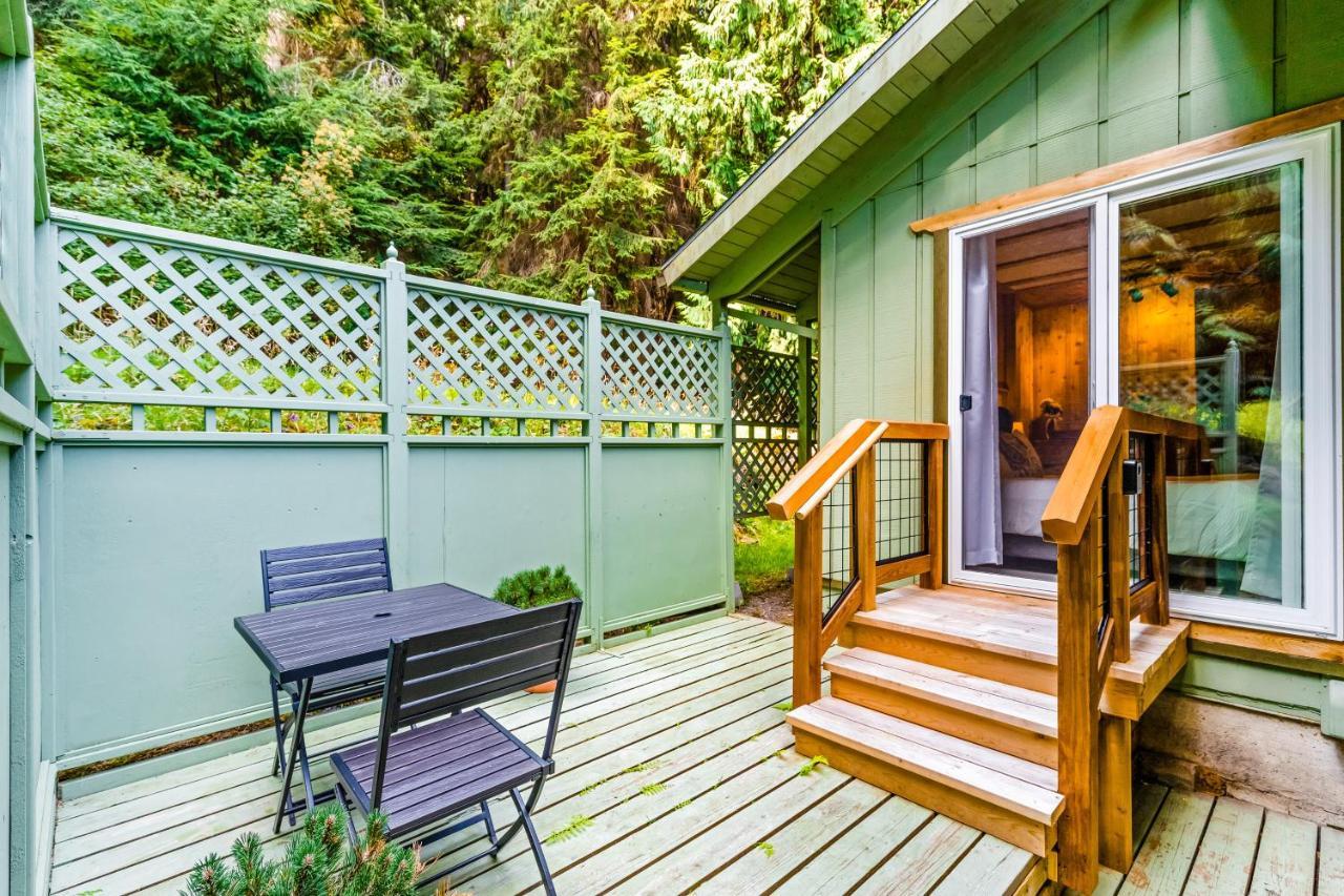 Tall Cedars Cabin By The Water Eastsound Екстериор снимка