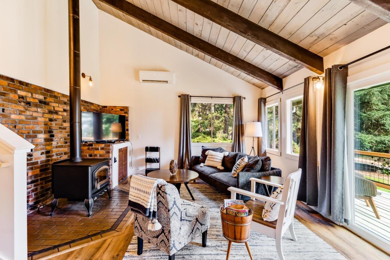 Tall Cedars Cabin By The Water Eastsound Екстериор снимка