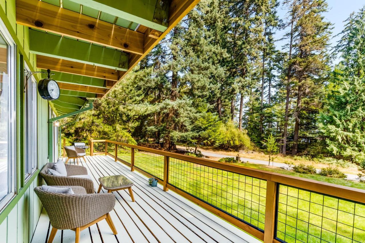 Tall Cedars Cabin By The Water Eastsound Екстериор снимка